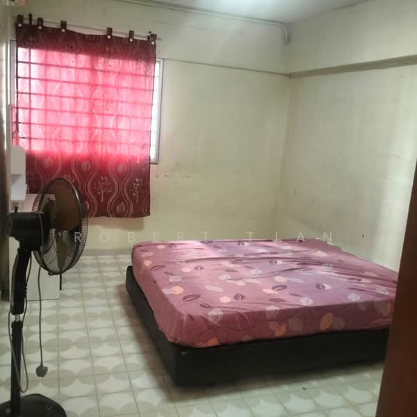 906 Tampines Avenue 4 HDB Flat For Sale at S$ 658,000 | PropertyGuru Singapore - Bedroom