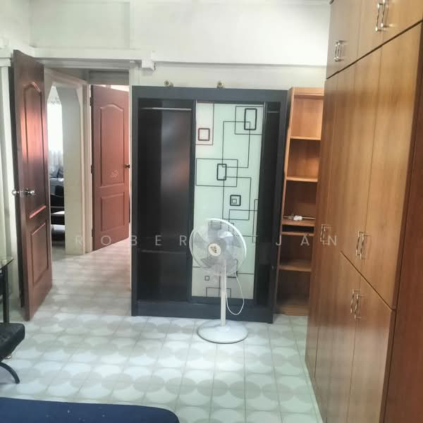 906 Tampines Avenue 4 HDB Flat For Sale at S$ 658,000 | PropertyGuru Singapore - Interior