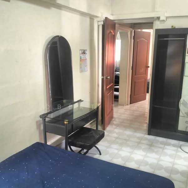 906 Tampines Avenue 4 HDB Flat For Sale at S$ 658,000 | PropertyGuru Singapore - Bedroom