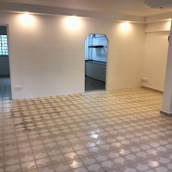 906 Tampines Avenue 4, 906 Tampines Avenue 4, 3 Bedrooms, 1,119 sqft, HDB Flat For Sale, by Robert Tjan, 500055028 - Kitchen - PropertyGuru.com.sg