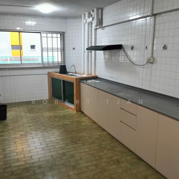 906 Tampines Avenue 4, 906 Tampines Avenue 4, 3 Bedrooms, 1,119 sqft, HDB Flat For Sale, by Robert Tjan, 500055028 - Kitchen - PropertyGuru.com.sg