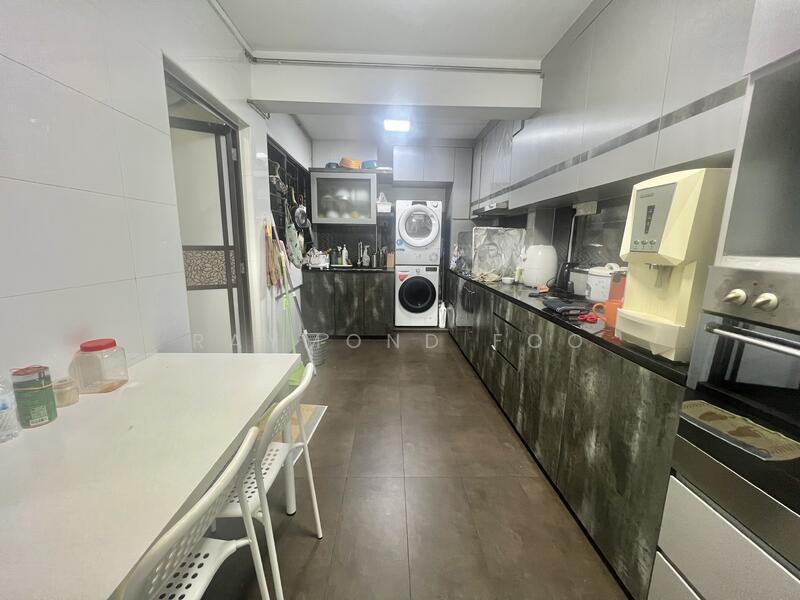 545 Ang Mo Kio Avenue 10 HDB Flat For Sale at S$ 810,000 | PropertyGuru Singapore - Kitchen