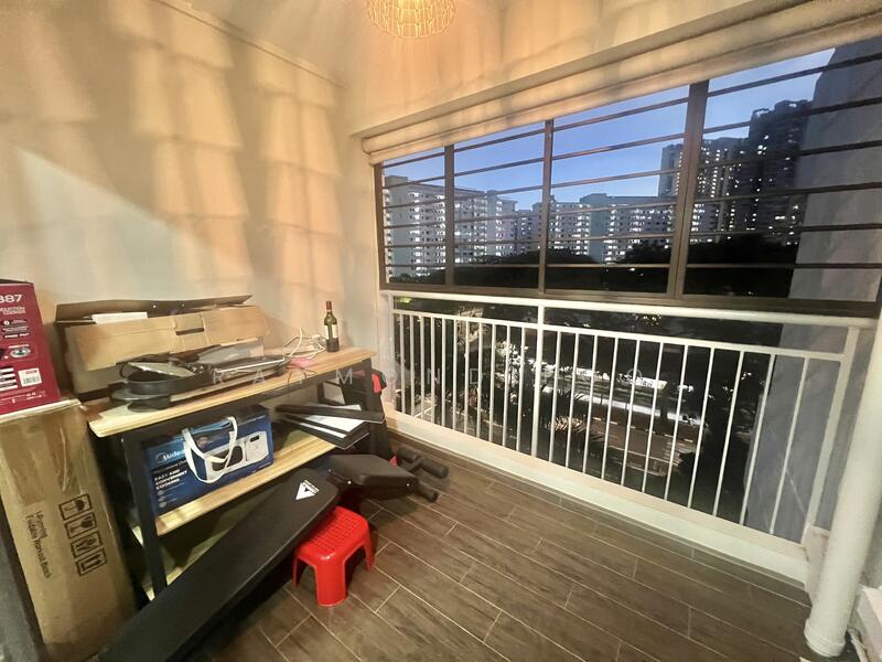 545 Ang Mo Kio Avenue 10 HDB Flat For Sale at S$ 810,000 | PropertyGuru Singapore - Balcony