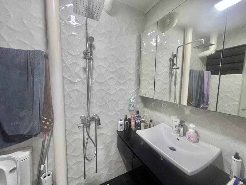 545 Ang Mo Kio Avenue 10 HDB Flat For Sale at S$ 810,000 | PropertyGuru Singapore - Bathroom