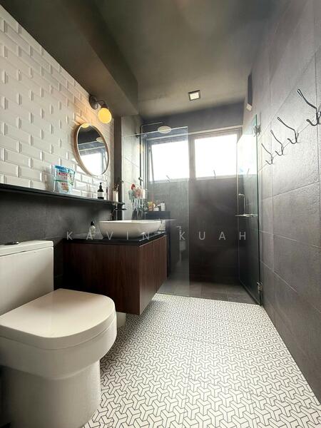 Lakeview Estate Apartment For Sale at S$ 1,850,000 | PropertyGuru Singapore - Bathroom