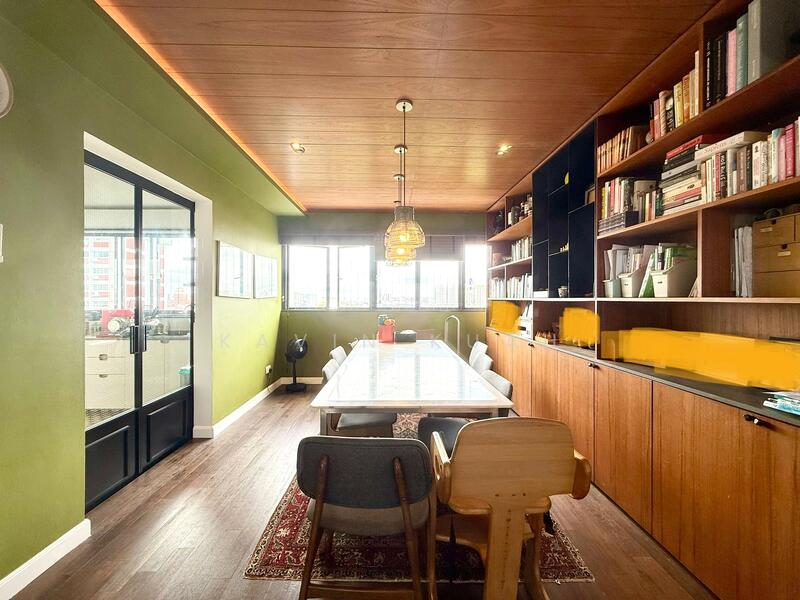 Lakeview Estate Apartment For Sale at S$ 1,850,000 | PropertyGuru Singapore - Dining Room