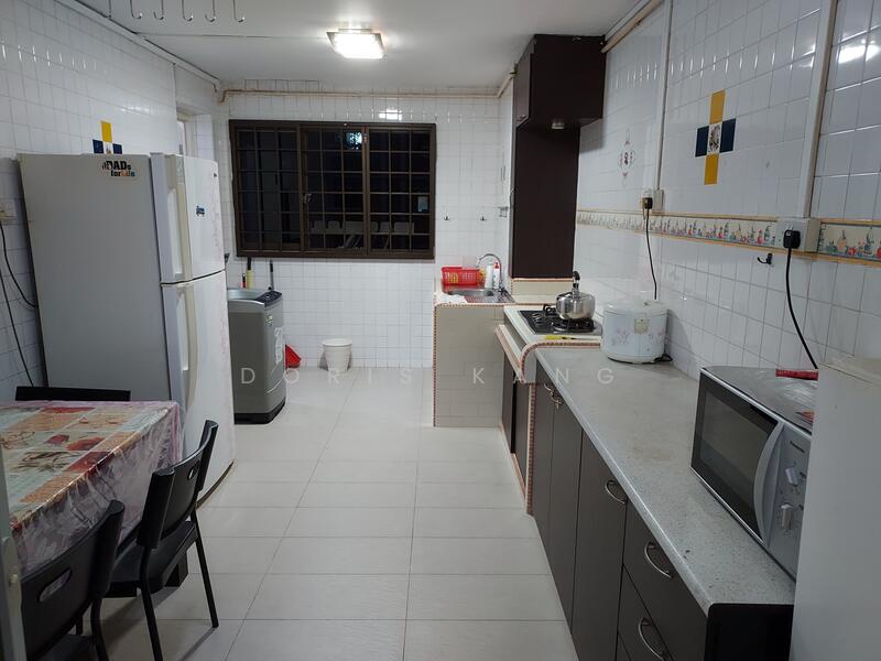 407 Bukit Batok West Avenue 4, 407 Bukit Batok West Avenue 4, 2 Bedrooms, 721 sqft, HDB Flat For Rent, by Doris Kang, 500055103 - Kitchen - PropertyGuru.com.sg