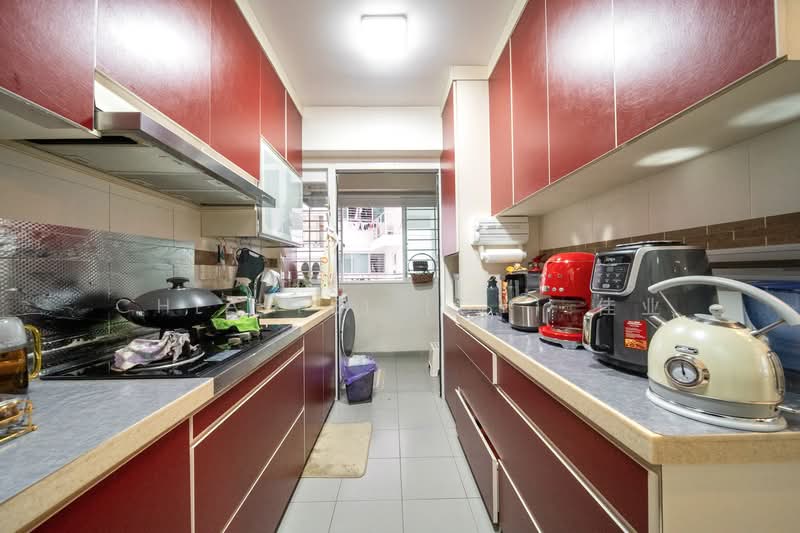 Cheap! Move In Cond, No Extension, Corner, Bright, MRT, LRT, 6 Pri Sch, , 3 Bedrooms, 1,001 sqft, HDB Flat For Sale, by Chia Yei (CY) 佳业, 500055181 - Kitchen - PropertyGuru.com.sg