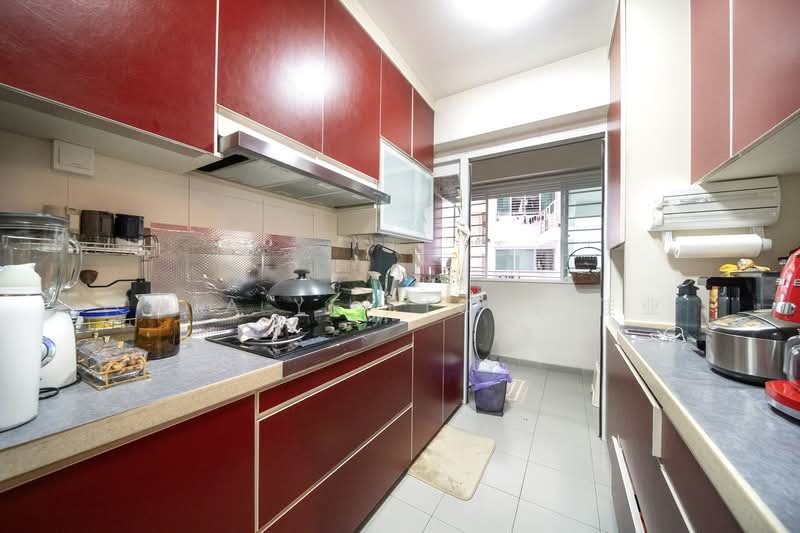 Cheap! Move In Cond, No Extension, Corner, Bright, MRT, LRT, 6 Pri Sch, , 3 Bedrooms, 1,001 sqft, HDB Flat For Sale, by Chia Yei (CY) 佳业, 500055181 - Kitchen - PropertyGuru.com.sg