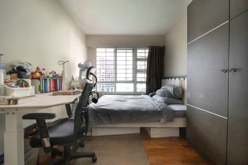 Cheap! Move In Cond, No Extension, Corner, Bright, MRT, LRT, 6 Pri Sch, , 3 Bedrooms, 1,001 sqft, HDB Flat For Sale, by Chia Yei (CY) 佳业, 500055181 - Bedroom - PropertyGuru.com.sg