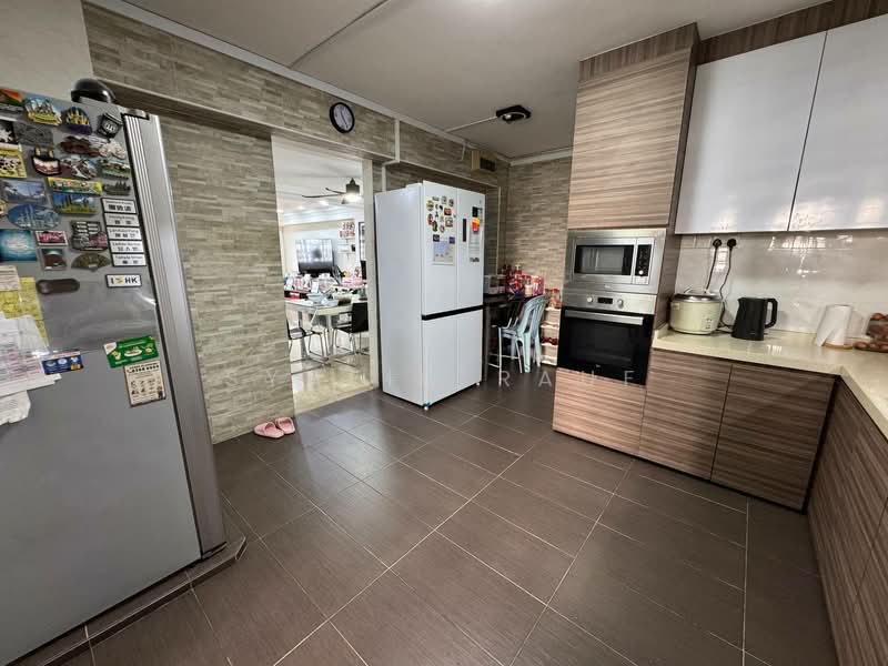 777 Pasir Ris Street 71 HDB Flat For Sale at S$ 750,000 | PropertyGuru Singapore - Kitchen