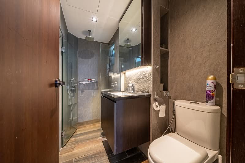 Grandeur 8 Condominium For Sale at S$ 2,088,000 | PropertyGuru Singapore - Bathroom