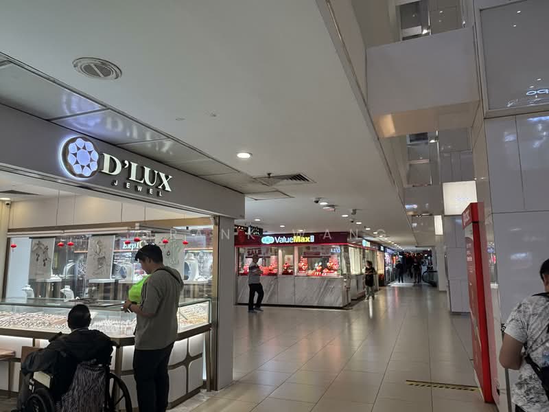 Lucky Plaza, 304 Orchard Road, 495 sqft, Mall Shop For Sale, by Frank Wang, 500055242 - Corridor - CommercialGuru.com.sg