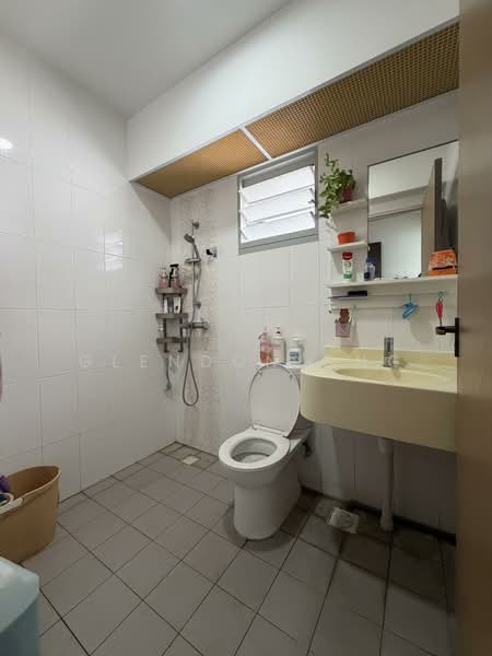 227A Sumang Lane HDB Flat For Sale at S$ 658,888 | PropertyGuru Singapore - Master Bathroom