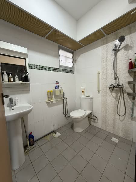 227A Sumang Lane HDB Flat For Sale at S$ 658,888 | PropertyGuru Singapore - Bathroom