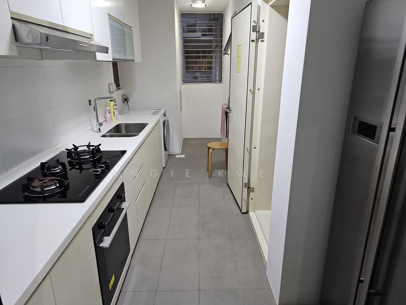 Heron Bay Executive Condominium For Sale at S$ 1,988,000 | PropertyGuru Singapore - Kitchen