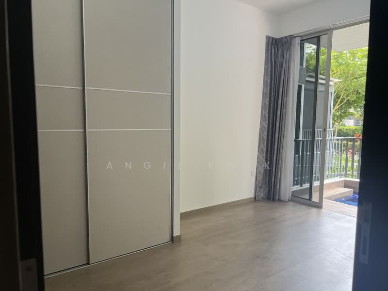 Heron Bay, Upper Serangoon View, Hougang / Punggol / Sengkang, 4 Bedrooms, 1,593 sqft, Executive Condominium For Sale, by Angie Kwek, 500055247 - Balcony - PropertyGuru.com.sg