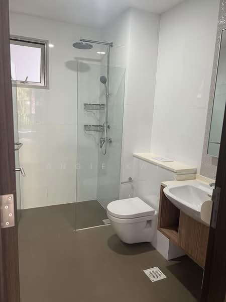 Heron Bay, Upper Serangoon View, Hougang / Punggol / Sengkang, 4 Bedrooms, 1,593 sqft, Executive Condominium For Sale, by Angie Kwek, 500055247 - Bathroom - PropertyGuru.com.sg