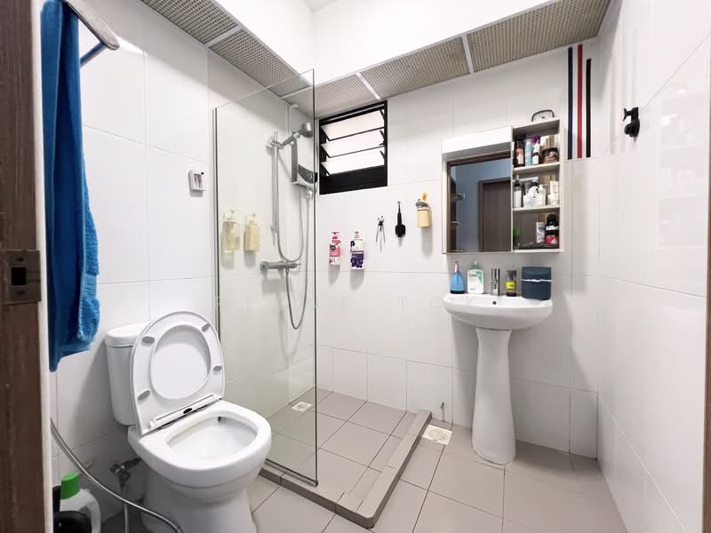 467A Bukit Batok West Avenue 9 HDB Flat For Sale at S$ 570,000 | PropertyGuru Singapore - Bathroom