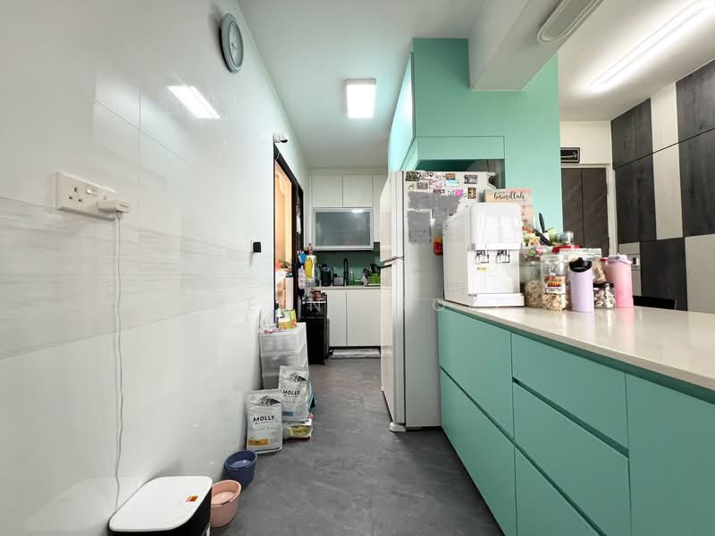 467A Bukit Batok West Avenue 9 HDB Flat For Sale at S$ 570,000 | PropertyGuru Singapore - Kitchen