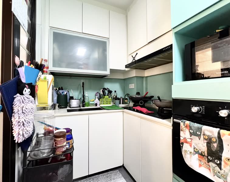 467A Bukit Batok West Avenue 9 HDB Flat For Sale at S$ 570,000 | PropertyGuru Singapore - Kitchen