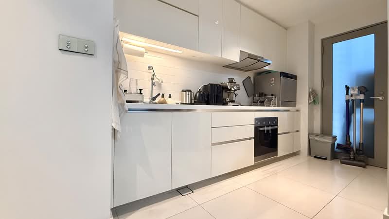 One Shenton, 1 Shenton Way, 2 Bedrooms, 1,109 sqft, Condominium For Rent, by Cheryl Soh, 500055258 - Kitchen - PropertyGuru.com.sg