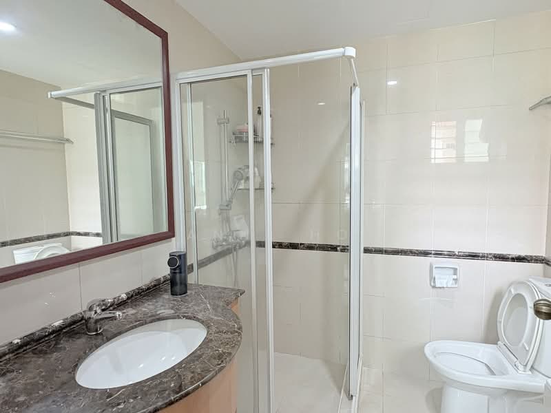 The Sunnydale, 21 Serangoon Avenue 3, 3 Bedrooms, 1,346 sqft, Condominium For Rent, by Anne Ho, 500055264 - Bathroom - PropertyGuru.com.sg