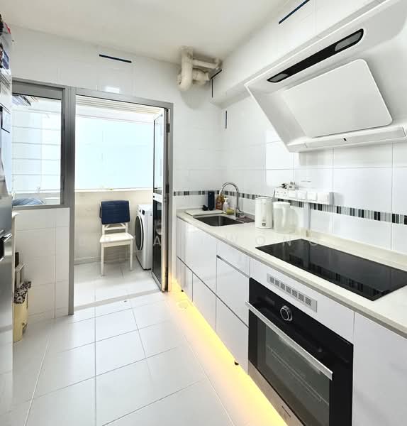 487 Segar Road HDB Flat For Sale at S$ 525,000 | PropertyGuru Singapore - Kitchen