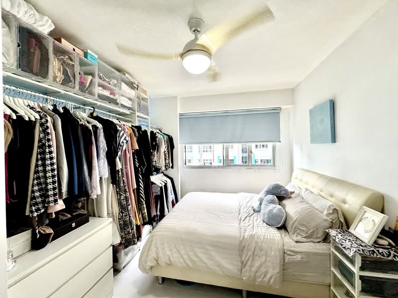 487 Segar Road HDB Flat For Sale at S$ 525,000 | PropertyGuru Singapore - Master Bedroom