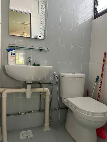 446 Ang Mo Kio Avenue 10, 446 Ang Mo Kio Avenue 10, 3 Bedrooms, 800 sqft, HDB Flat For Rent, by Alvin Foo, 500055287 - Bathroom - PropertyGuru.com.sg