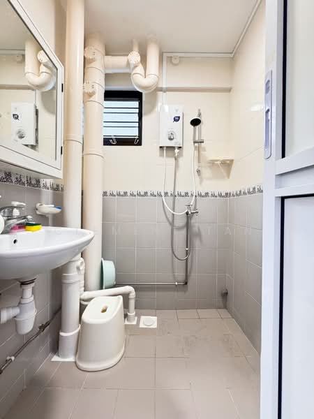 533 Upper Cross Street HDB Flat For Sale at S$ 620,000 | PropertyGuru Singapore - Bathroom