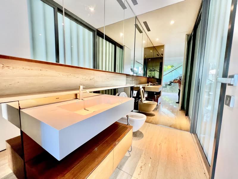 Ultra Modern Good Class Bungalow with Spacious Garden 超豪华优质洋房, , 5 Bedrooms, 10,500 sqft, Good Class Bungalow For Rent, by Allan Ma, 500055298 - Bathroom - PropertyGuru.com.sg