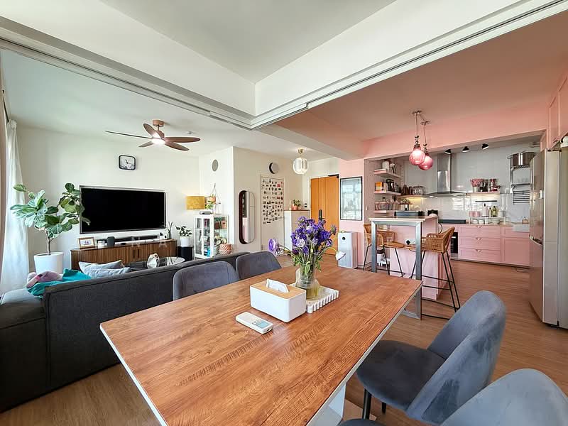 436A Bukit Batok West Avenue 5 HDB Flat For Sale at S$ 680,000 | PropertyGuru Singapore - Living Room