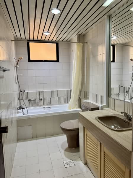 Yong An Park, 325 River Valley Road, 2 Bedrooms, 1,023 sqft, Condominium For Rent, by Ginny Poh, 500055315 - Master Bathroom - PropertyGuru.com.sg