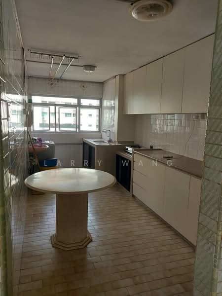309 Shunfu Road HDB Flat For Sale at S$ 750,000 | PropertyGuru Singapore - Kitchen