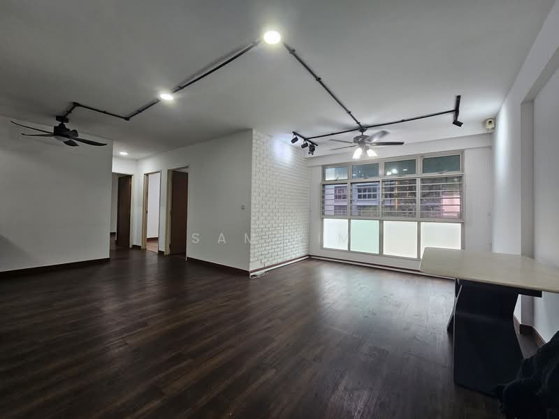 215A Compassvale Drive HDB Flat For Sale at S$ 718,000 | PropertyGuru Singapore - Living Room