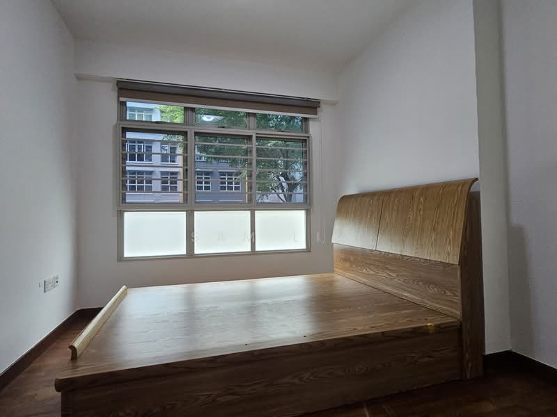 215A Compassvale Drive HDB Flat For Sale at S$ 718,000 | PropertyGuru Singapore - Bedroom