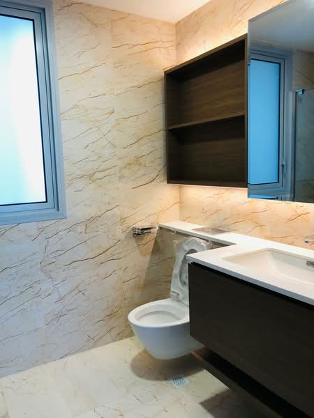 Queens Peak, 1 Dundee Road, 2 Bedrooms, 775 sqft, Condominium For Rent, by Sherris Hui, 500055319 - Bathroom - PropertyGuru.com.sg