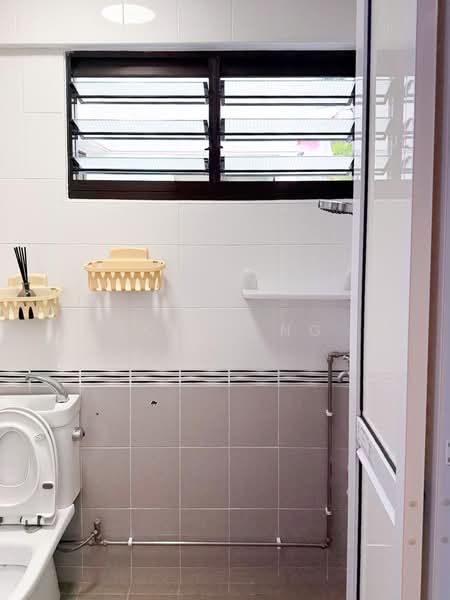 332 Serangoon Avenue 3, 332 Serangoon Avenue 3, 3 Bedrooms, 904 sqft, HDB Flat For Rent, by Scott Ng, 500055326 - Bathroom - PropertyGuru.com.sg
