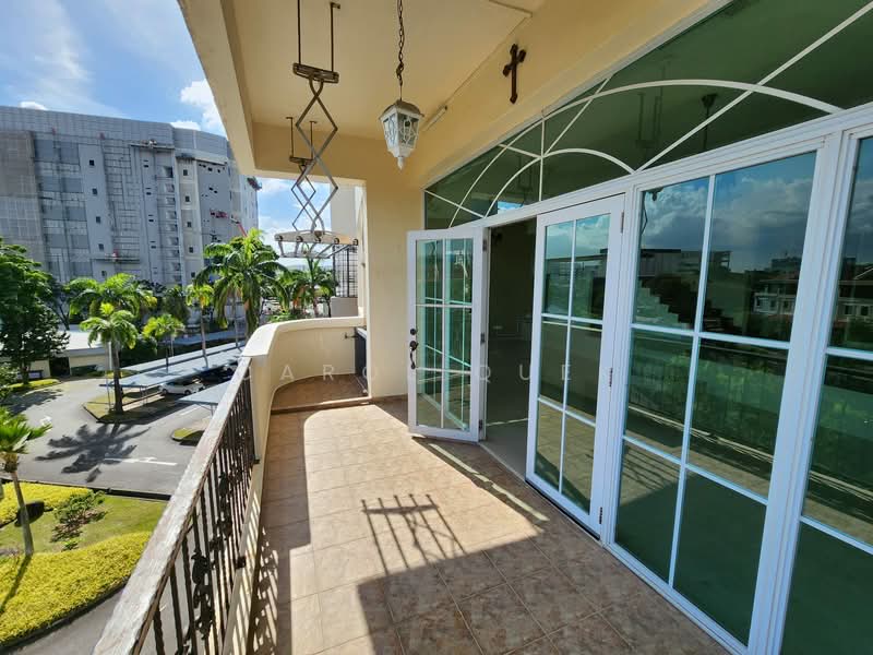 Lakepoint Condo Condominium For Sale at S$ 1,900,000 | PropertyGuru Singapore - Balcony