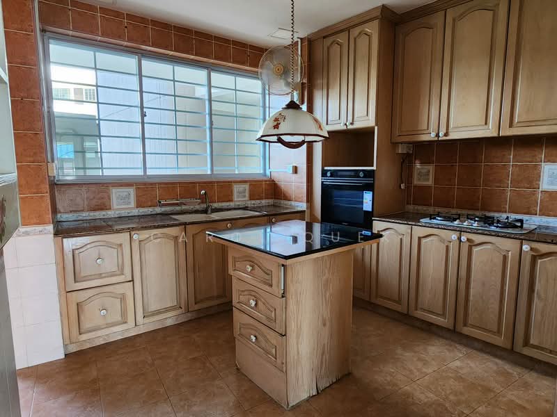 Lakepoint Condo Condominium For Sale at S$ 1,900,000 | PropertyGuru Singapore - Kitchen