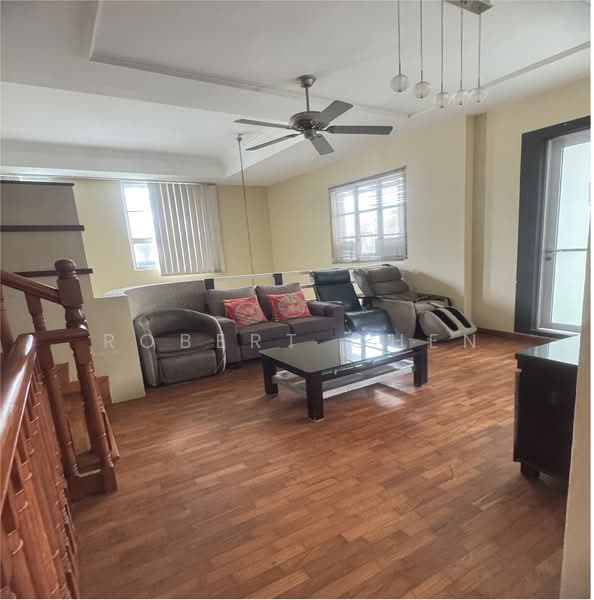 Burgundy Hill, 101 Burgundy Crescent, Room Rental, 250 sqft, Semi-Detached House For Rent, by Robert Chen, 500055355 - Living Room - PropertyGuru.com.sg