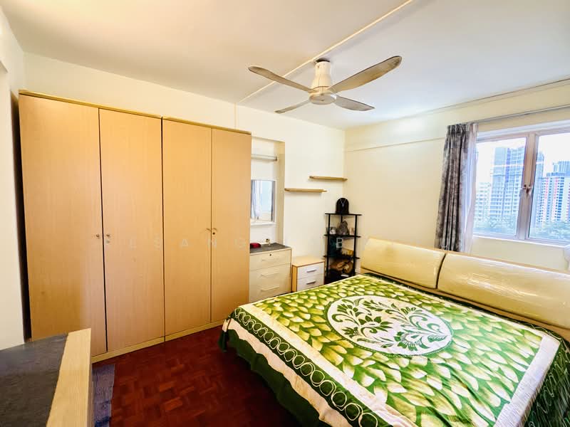 21 Holland Drive HDB Flat For Sale at S$ 900,000 | PropertyGuru Singapore - Master Bedroom