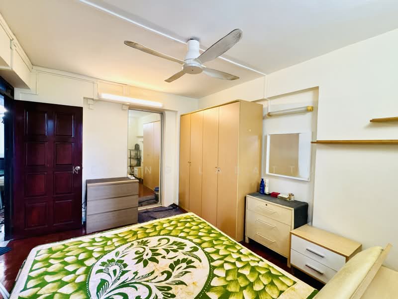 21 Holland Drive HDB Flat For Sale at S$ 900,000 | PropertyGuru Singapore - Master Bedroom