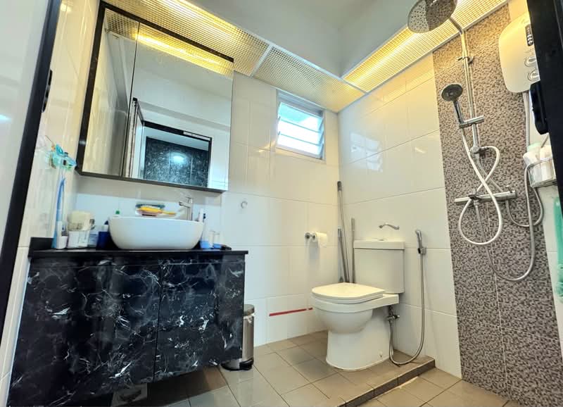 363A Sembawang Crescent HDB Flat For Sale at S$ 540,000 | PropertyGuru Singapore - Bathroom
