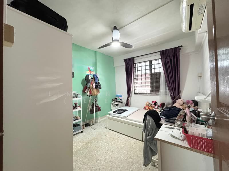 271 Queen Street, 271 Queen Street, 2 Bedrooms, 646 sqft, HDB Flat For Rent, by Lim Jing Tuan (Benedict), 500055437 - Bedroom - PropertyGuru.com.sg