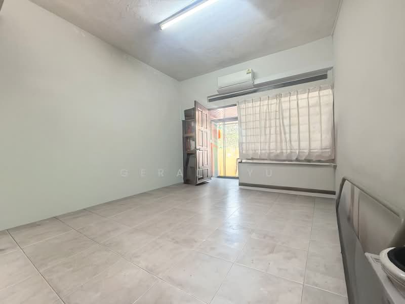 1214 upper Thomson road Walk-up Apartment For Sale at S$ 1,750,000 | PropertyGuru Singapore - Living Room