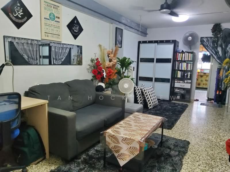 502 Bedok North Street 3 HDB Flat For Sale at S$ 408,000 | PropertyGuru Singapore - Living Room