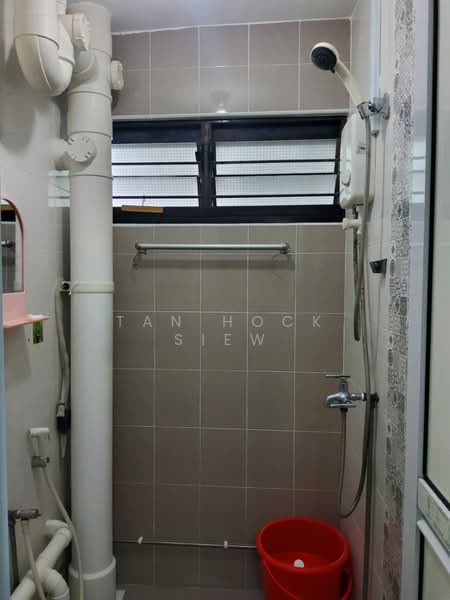 502 Bedok North Street 3 HDB Flat For Sale at S$ 408,000 | PropertyGuru Singapore - Bathroom