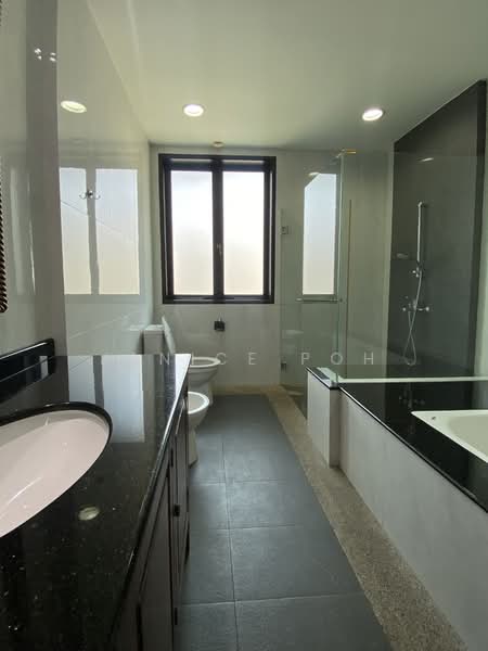 Holland Road, Ewart Park, Ewart Park / Holland Road, 5 Bedrooms, 9,500 sqft, Good Class Bungalow For Rent, by Janice Poh, 500055470 - Bathroom - PropertyGuru.com.sg